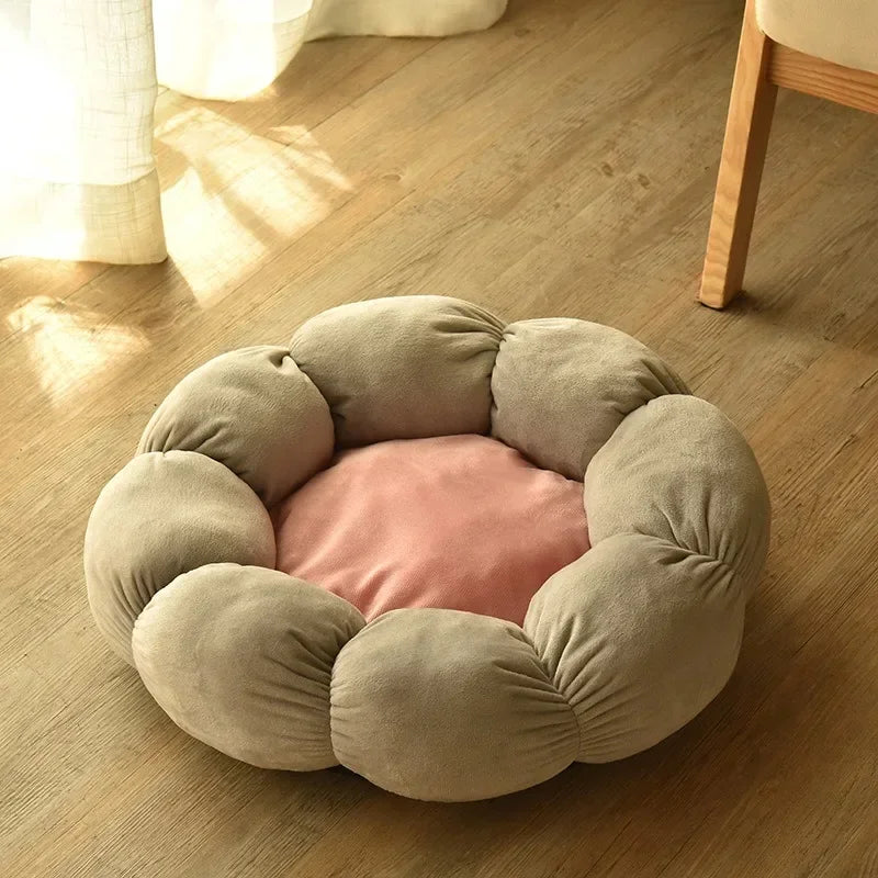 Flower-Shaped Plush Dog Bed - Warm Indoor & Outdoor Mat for Large Dogs