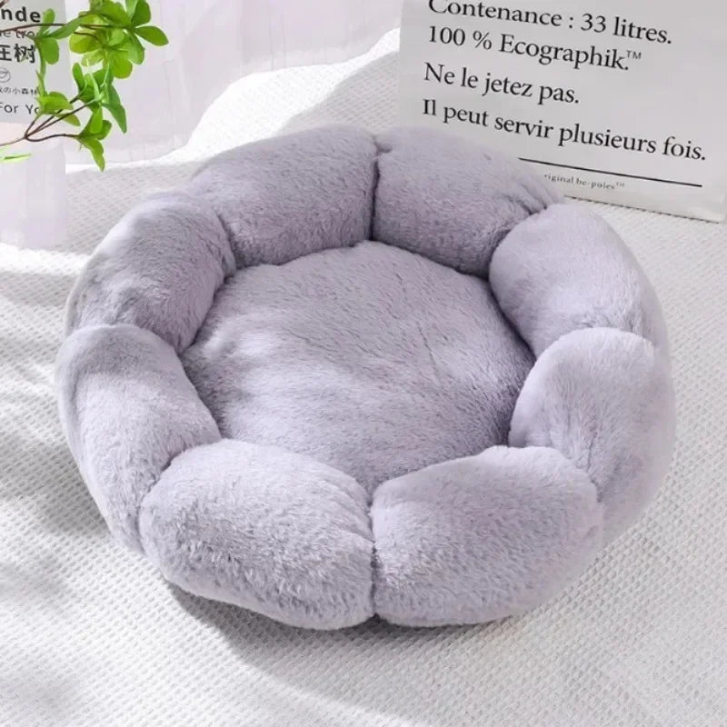 Flower-Shaped Plush Dog Bed - Warm Indoor & Outdoor Mat for Large Dogs