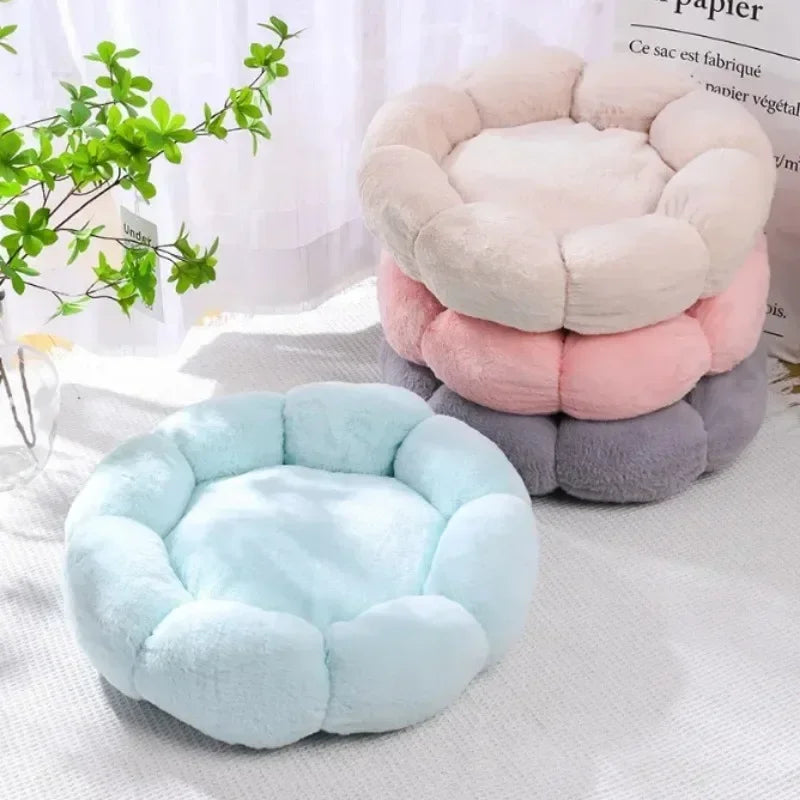 Flower-Shaped Plush Dog Bed - Warm Indoor & Outdoor Mat for Large Dogs