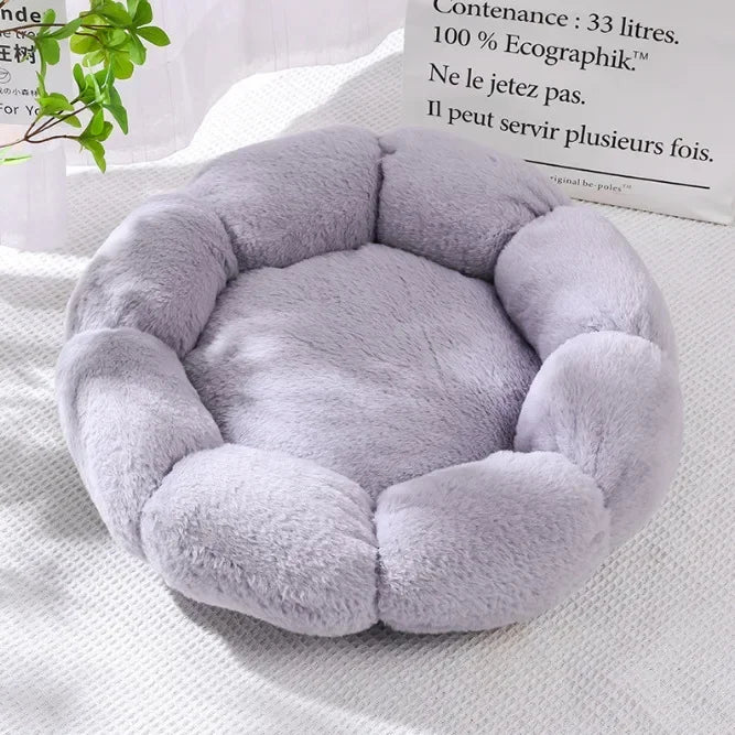 Flower-Shaped Plush Dog Bed - Warm Indoor & Outdoor Mat for Large Dogs